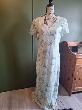 S.L. Fashions Pastel Floral V-Neck Maxi Dress in Light Green